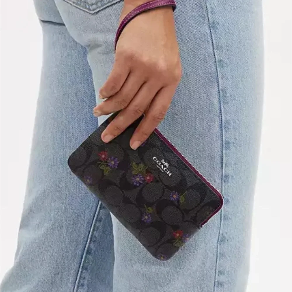 COACH Corner Zip Wristlet Wallet Limited Edition Country Floral Print CM867 NWT - Picture 4 of 7